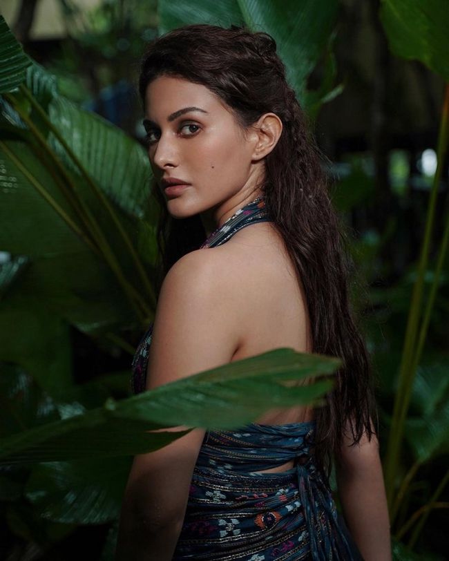 Amyra Dastur Looking Staggering In New Look